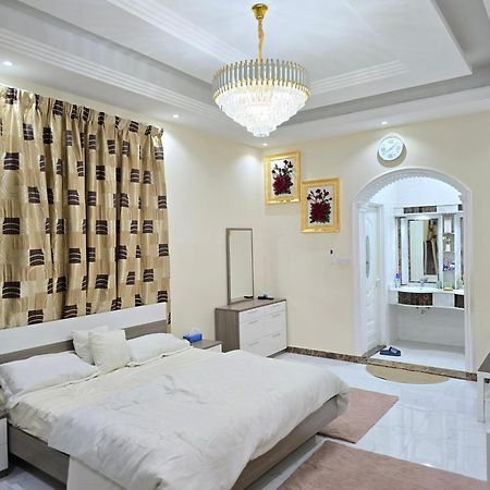 Elegant Room In Luxury Villa Ajman Exterior photo