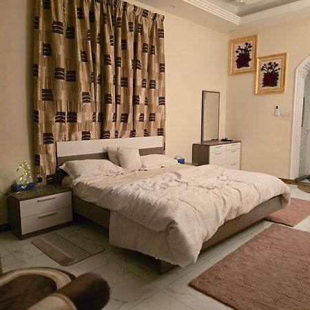 Elegant Room In Luxury Villa Ajman Exterior photo